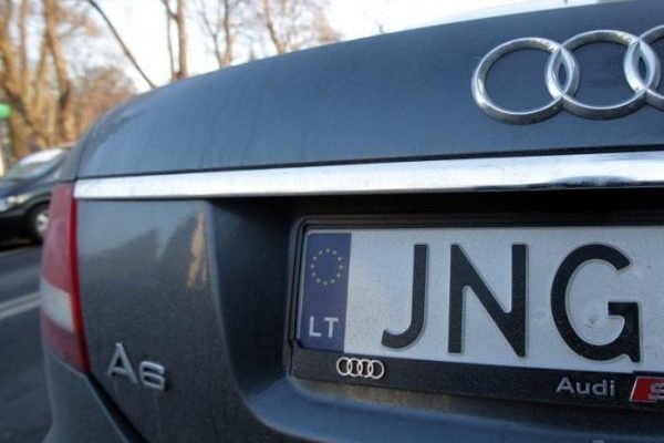 Литва і Україна спільно розслідують справу щодо авто на «бляхах»