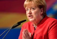 Ангела Меркель має двічі нижчу зарплату, ніж керівник «Укрзалізниці»