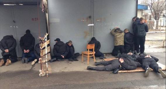 У Миколаєві два десятки озброєних бандитів захопили ринок – поліція звільнила об’єкт штурмом