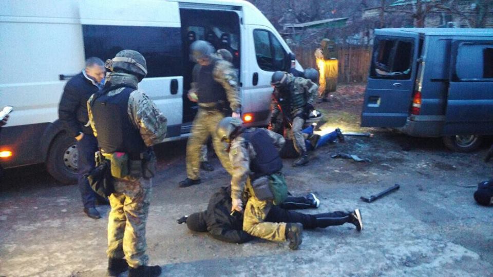 Озброєна банда з «ДНР» передягалася у поліцейських і грабувала людей по всій Україні