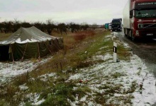 На Волині встановили пункт обігріву для водіїв вантажівок, які стоять у чергах на кордоні