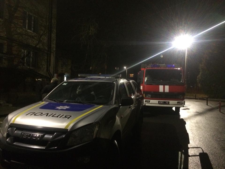 У Луцьку викликали поліцію і рятувальників через дідуся, який гамселив по батареях