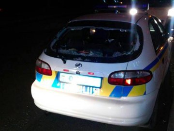 У Луцьку п’яні студенти побили поліцейське авто