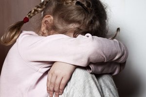 На Прикарпатті дівчинку шість років ґвалтував вітчим