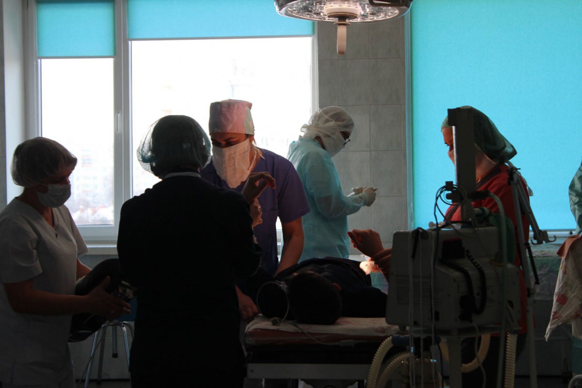 ПриватБанк передав обласній дитячій лікарні хірургічне освітлення