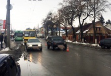 Поблизу центрального ринку у Луцьку позашляховик збив двох людей