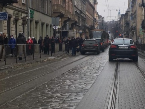 У центрі Львова збили людину