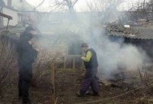 У Луцьку жінка намагалась спалити дерево: дим заполонив вулицю