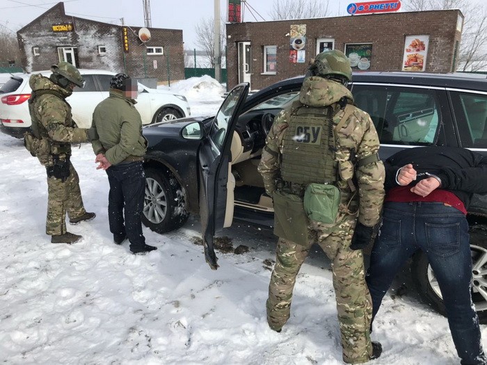 На Харківщині затримали зловмисників, які постачали автомобілі терористам