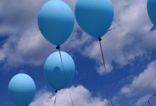 Флеш-моб із блакитними кульками у Львові