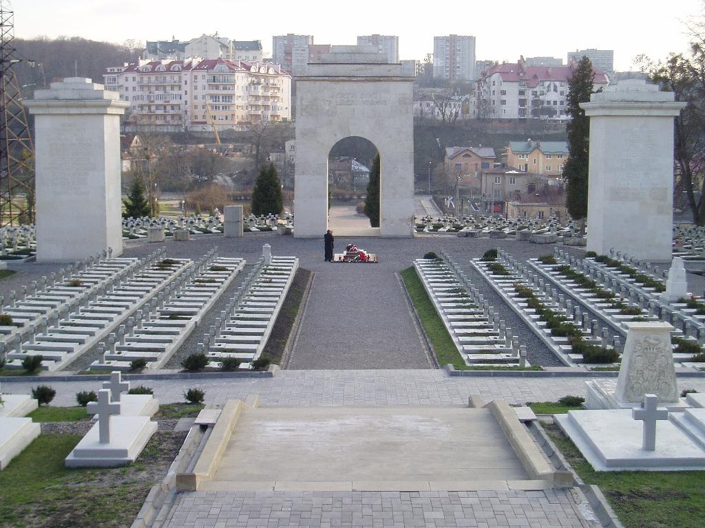 Затримано двох виконавців підриву польських поховань на Личаківському цвинтарі у Львові