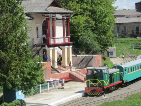 У Луцьку запрацювала дитяча залізниця