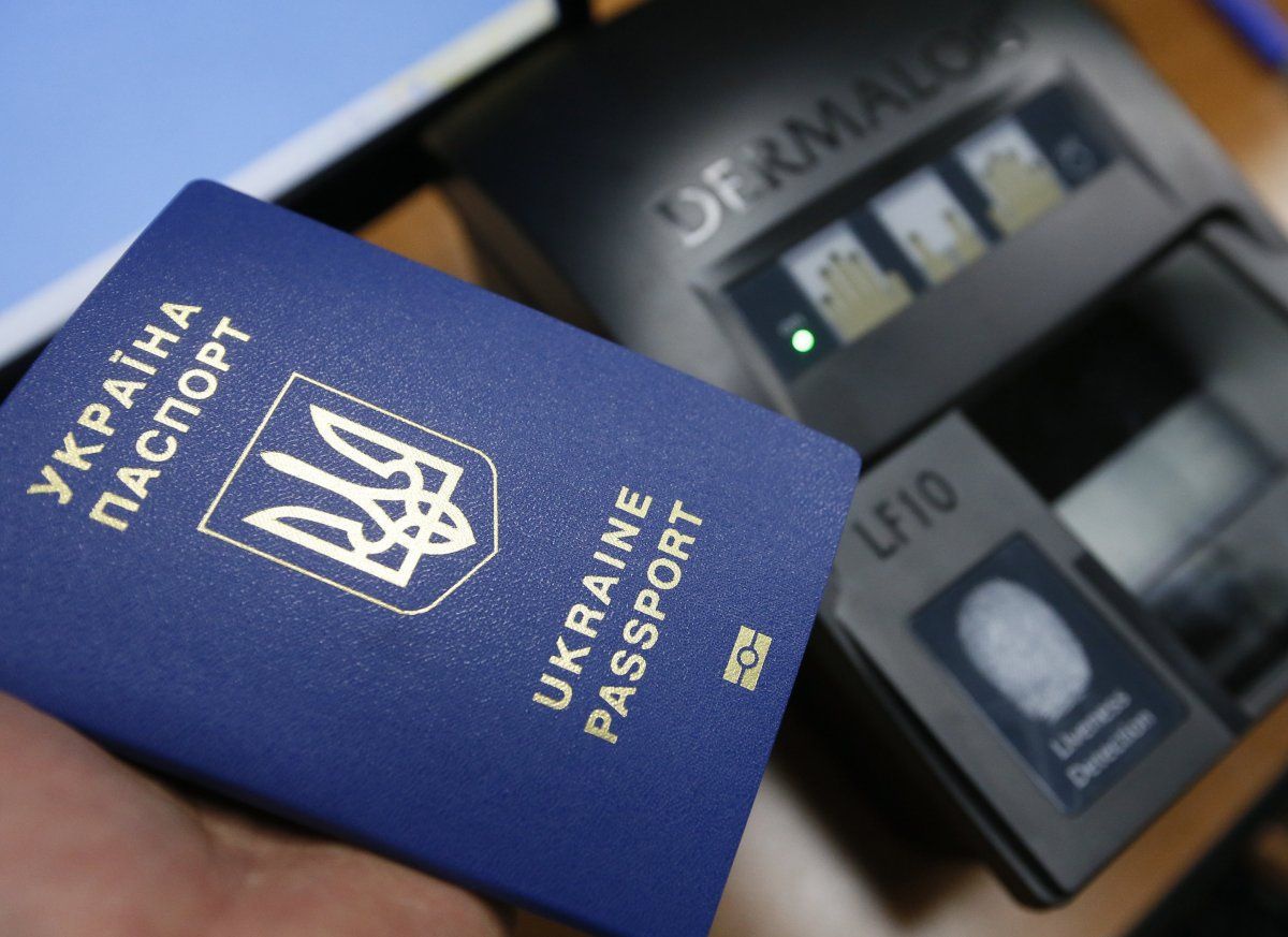 Волинян попереджають про можливе шахрайство щодо біометричних паспортів