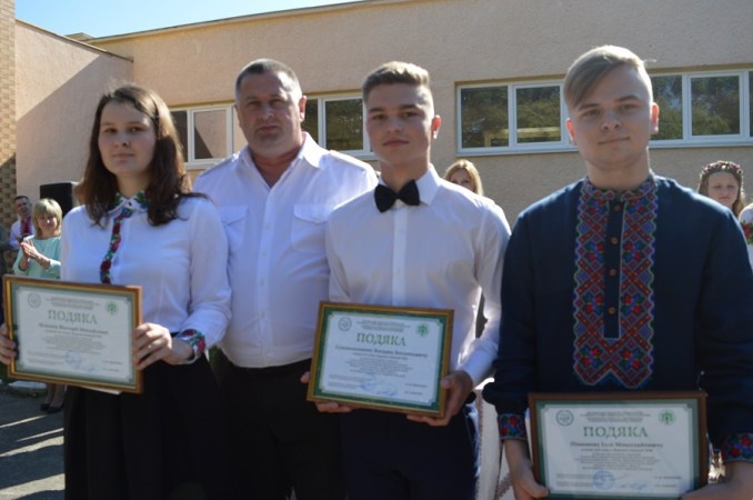 Волинські лісівники нагородили школярів – переможців профільних конкурсів