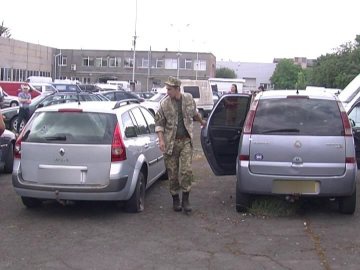 Волинським військовим передали 4 автомобілі