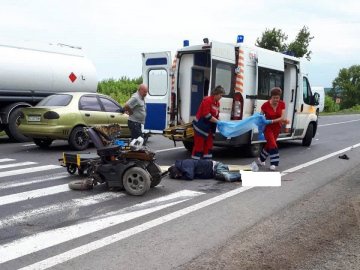 Поблизу Луцька вантажівка збила інвалідний мотовізок
