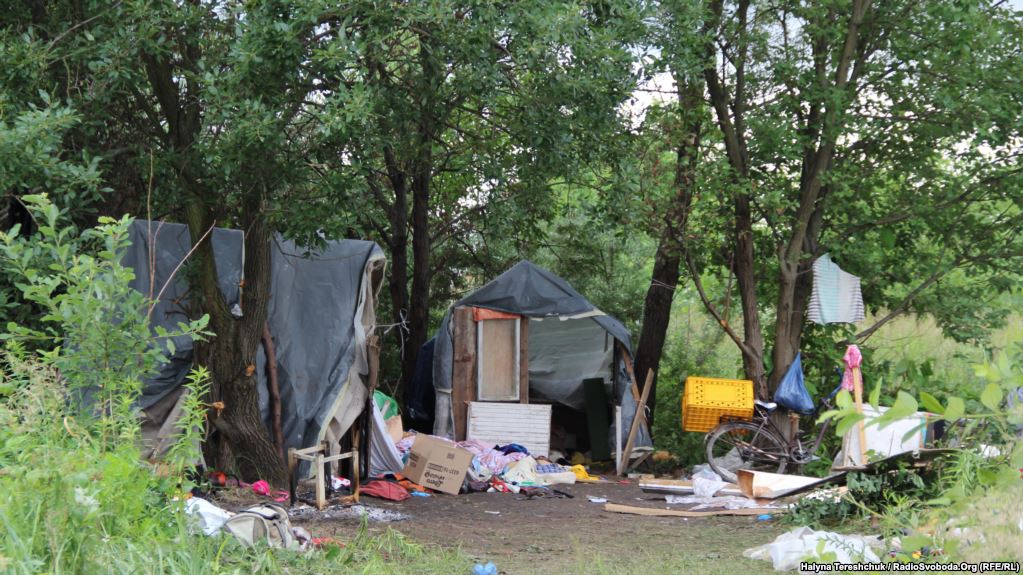 За напад на ромський табір затримали 9 учнів двох львівських шкіл