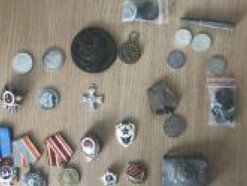 Волинські митники завадили українцеві вивезти до Польщі колекцію медалей і монет