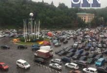 У центрі Києва-акція водіїв автомобілістів на «євробляхах»