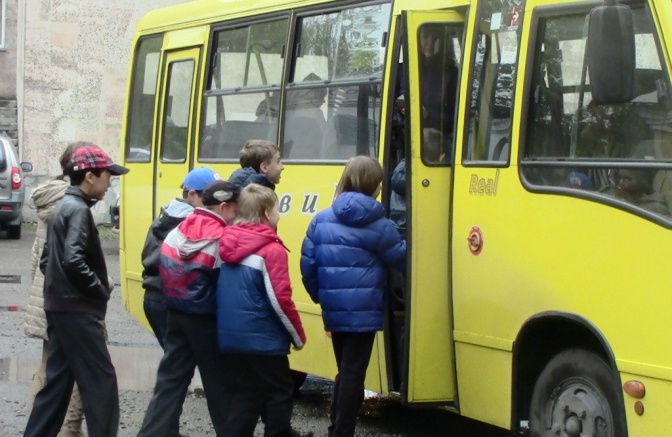 У Луцьку діти, яким понад 14 років,  платитимуть за проїзд в автобусі як дорослі