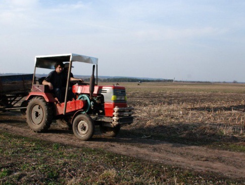 У жительки Тернопільщини шахрай видурив трактор