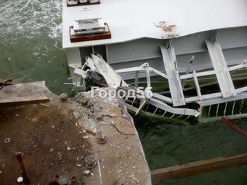 Обвалився проліт залізничної частини Кримського мосту і пошкодив дві опори