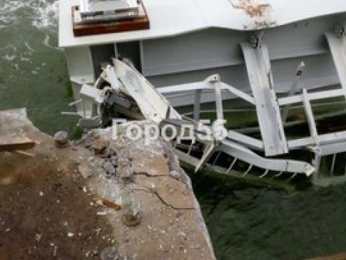 Обвалився проліт залізничної частини Кримського мосту і пошкодив дві опори