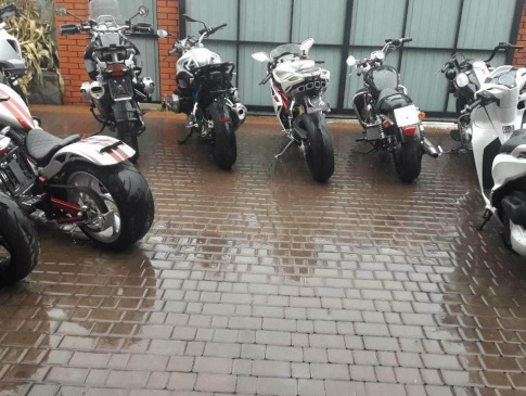 Викрадені в Європі елітні  мотоцикли знайшли на Буковині