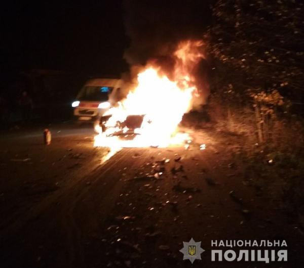 Потрійна аварія на Рівненщині: в палаючій іномарці загинули водій та пасажир