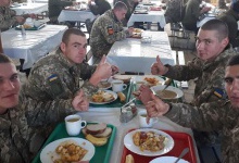 Військові переходять на нову систему харчування