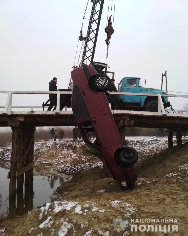 Через нетверезого водія авто злетіло у річку. Пасажири загинули