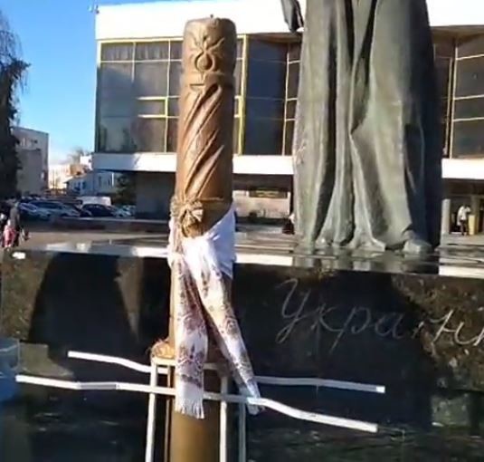 У Луцьку зафіксували рекорд –  найбільшу в Україні цільнолиту воскову свічку