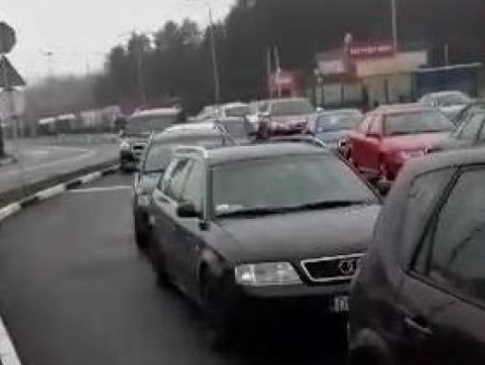 Черги на українсько-польському кордоні: в «Устилузі» і «Ягодині» сотні авто в очікуванні