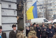 У Києві відкрили перший меморіальний барельєф Симону Петлюрі