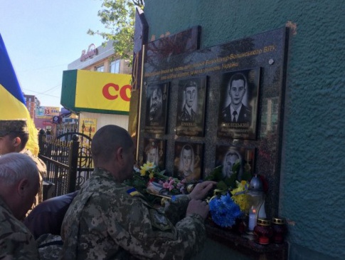 У Володимирі-Волинському відкрили меморіальну дошку загиблим за Україну випускникам ВПУ