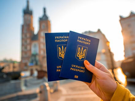В Україні відновили  видачу закордонних паспортів