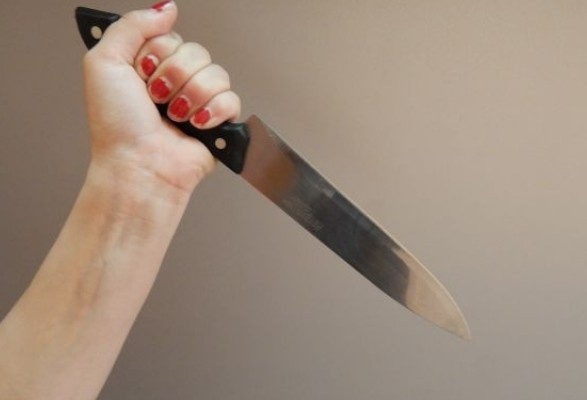 На Одещині жінка з ножем напала на вітчима