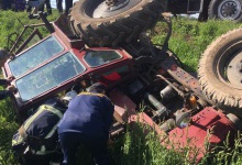 На Волині перекинувся трактор: водія визволяли рятувальники