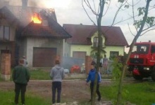 У Нововолинську від удару блискавки загорівся новий будинок
