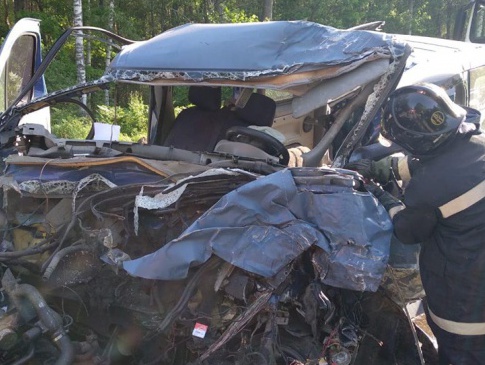 В аварії на Рівненщині загинули двоє водіїв: тіла діставали рятувальники