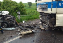 На Тернопільщині легковик врізався у вантажівку: троє людей загинуло