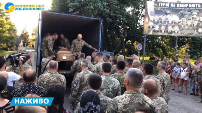 Ховають військових, які загинули в авіакатастрофі на Рівненщині
