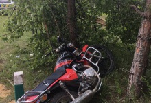 На Волині п'яний мотоцикліст врізався у дерево