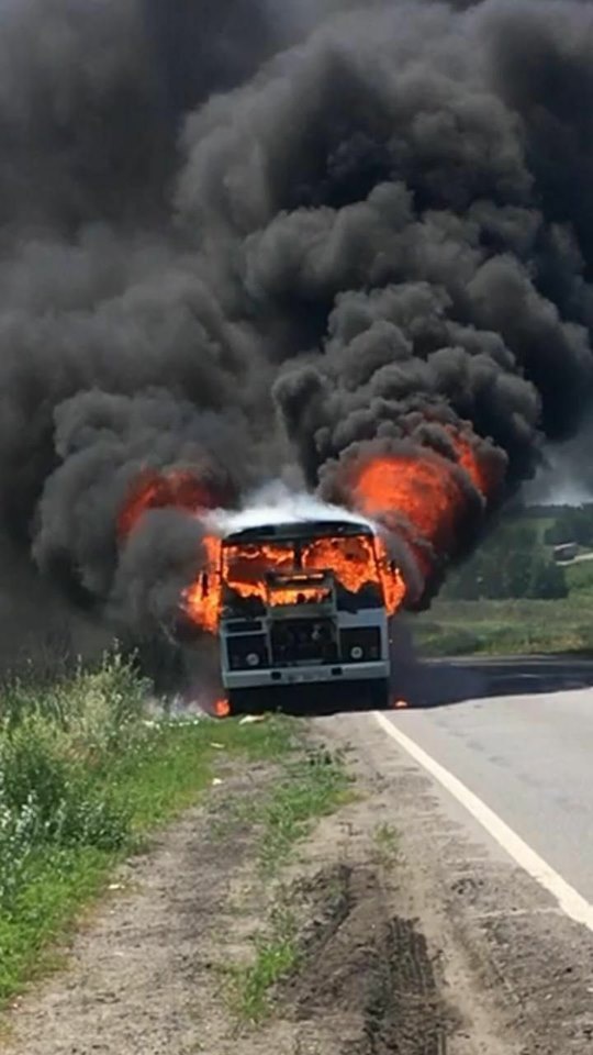 На Полтавщині від спеки під час руху загорівся автобус