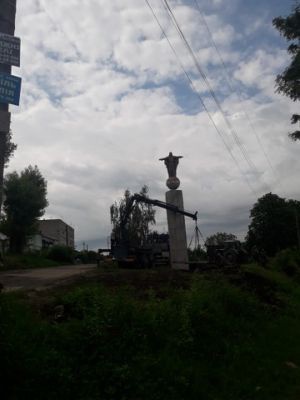 На Тернопільщині встановили 10-метрову фігуру Ісуса Христа