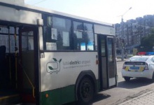 У Луцьку на Київському майдані тролейбус збив чоловіка