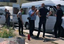 У Києві чоловіки у балаклавах закидали маршрутки коктейлями Молотова