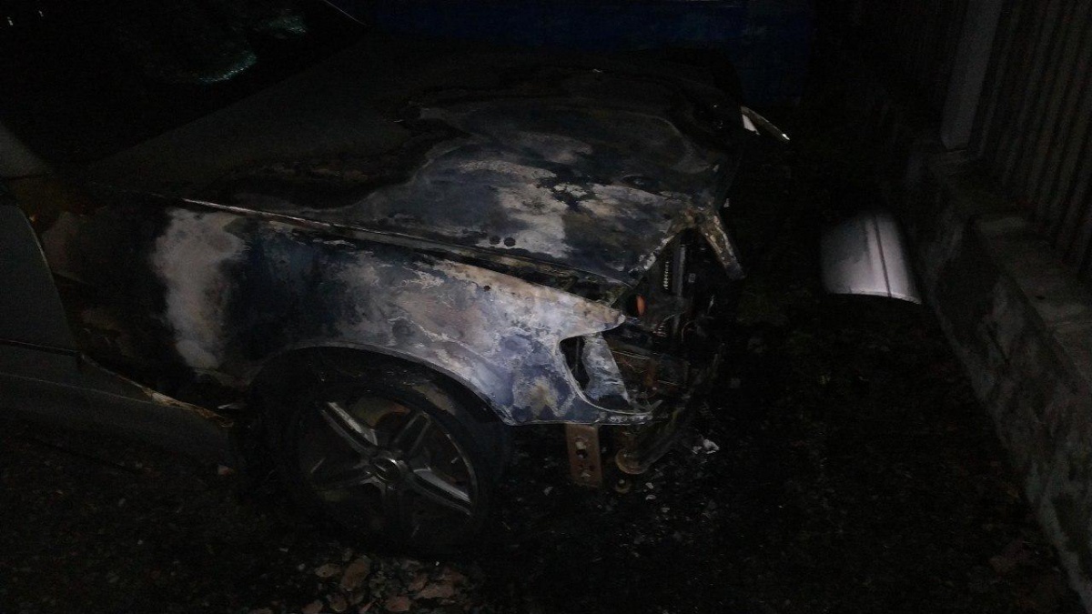 На Рівненщині депутату підпалили автомобіль