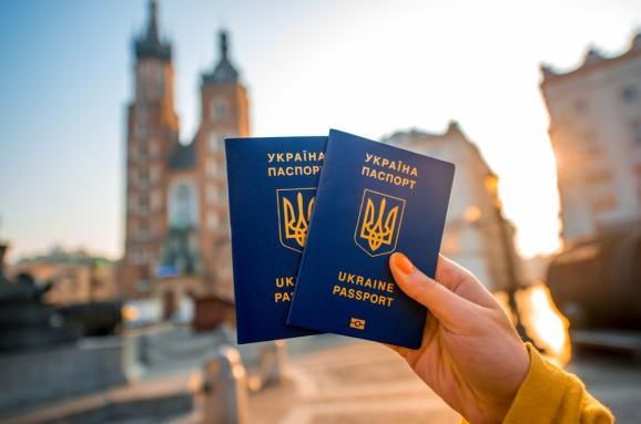 Україна втратила безвіз з двома країнами