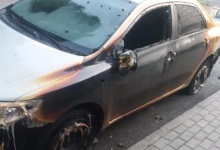 У Тернополі через підпал сміття загорілись автівки